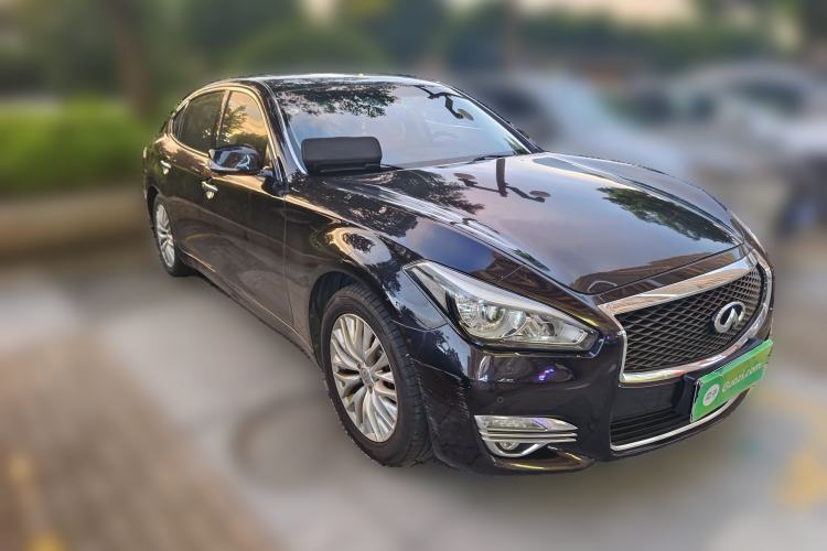 Used Infiniti Q70 2017 Q70L 2.5L Enjoyment Edition Front Right 45 Deg