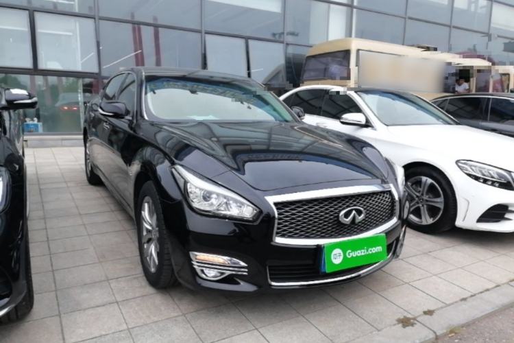 Used Infiniti Q70 2017 Q70L 2.5L Elite Edition Front Right 45 Deg