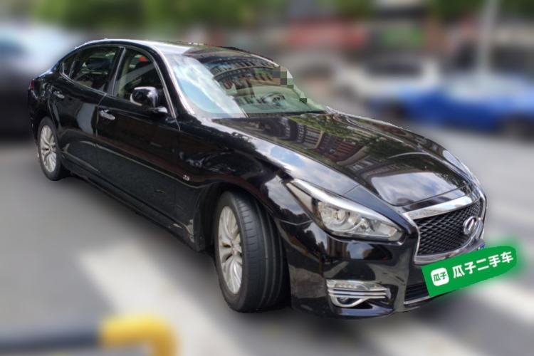 Used Infiniti Q70 2017 Q70L 2.5L Enjoyment Edition Front Right 45 Deg