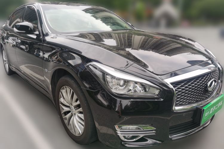 Used Infiniti Q70 2017 Q70L 2.5L Enjoyment Edition Front Right 45 Deg