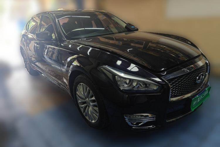Used Infiniti Q70 2017 Q70L 2.5L Enjoyment Edition Front Right 45 Deg