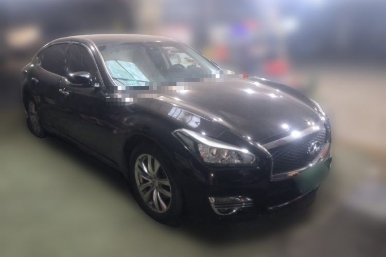 Used Infiniti Q70 2017 Q70L 2.5L Elite Edition Front Right 45 Deg