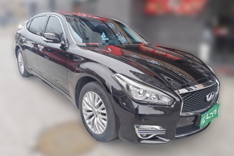 Used Infiniti Q70 2017 Q70L 2.5L Enjoyment Edition Front Right 45 Deg
