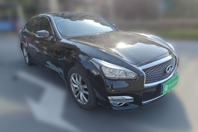 Used Infiniti Q70 2017 Q70L 2.5L Elite Edition Front Right 45 Deg
