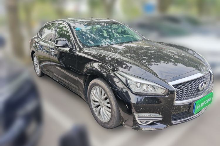 Used Infiniti Q70 2017 Q70L 2.5L Elite Edition Front Right 45 Deg