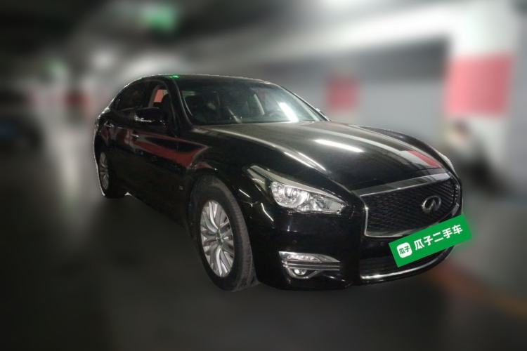 Used Infiniti Q70 2017 Q70L 2.5L Enjoyment Edition Front Right 45 Deg