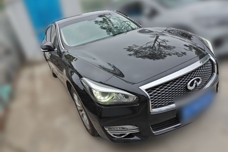 Used Infiniti Q70 2017 Q70L 2.5L Elite Edition Front Right 45 Deg