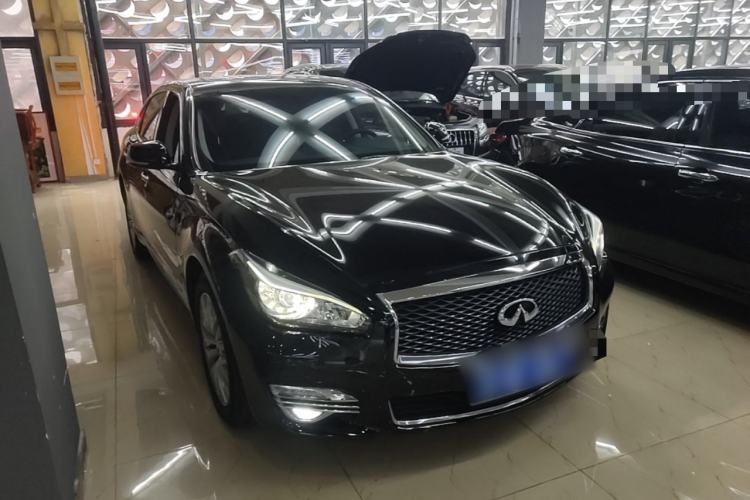 Used Infiniti Q70 2017 Q70L 2.5L Enjoyment Edition Front Right 45 Deg