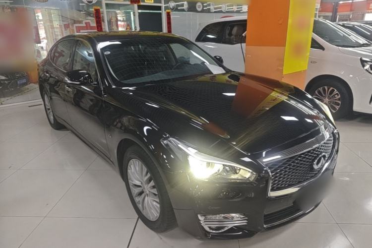 Used Infiniti Q70 2017 Q70L 2.5L Enjoyment Edition Front Right 45 Deg