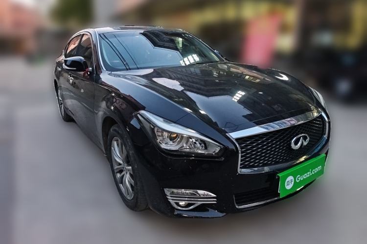 Used Infiniti Q70 2017 Q70L 2.5L Elite Edition Front Right 45 Deg