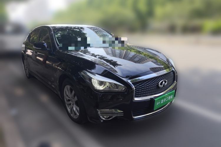 Used Infiniti Q70 2017 Q70L 2.5L Elite Edition Front Right 45 Deg