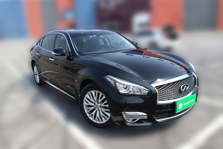 Used Infiniti Q70 2017 Q70L 2.5L Enjoyment Edition Front Right 45 Deg