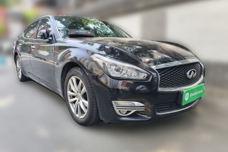 Used Infiniti Q70 2017 Q70L 2.5L Elite Edition Front Right 45 Deg
