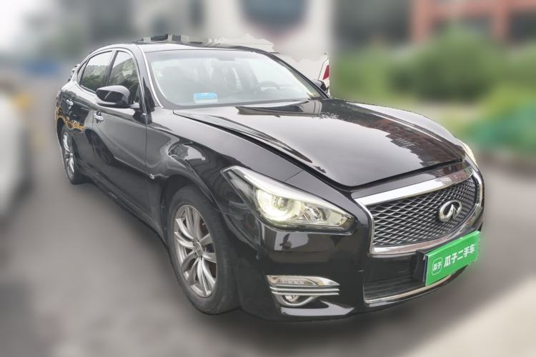 Used Infiniti Q70 2017 Q70L 2.5L Elite Edition Front Right 45 Deg