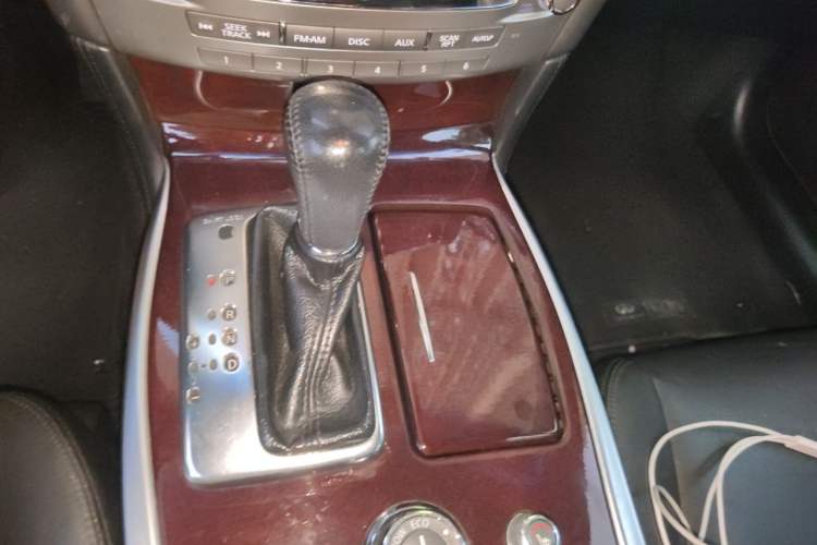 Used Infiniti Q70 2017 Q70L 2.5L Enjoyment Edition Gear Lever