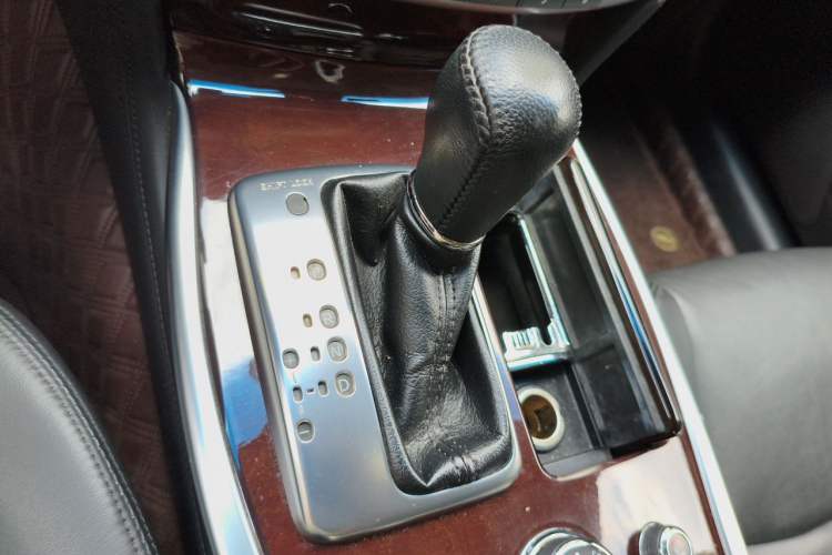 Used Infiniti Q70 2017 Q70L 2.5L Enjoyment Edition Gear Lever