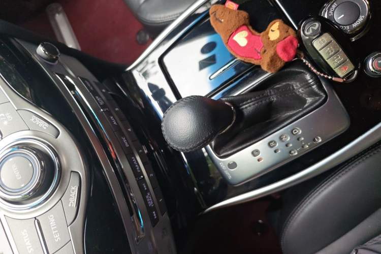 Used Infiniti Q70 2017 Q70L 2.5L Elite Edition Gear Lever