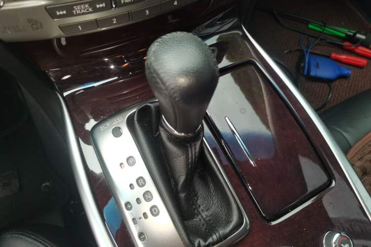 Used Infiniti Q70 2017 Q70L 2.5L Enjoyment Edition Gear Lever