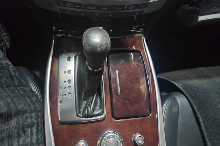 Used Infiniti Q70 2017 Q70L 2.5L Enjoyment Edition Gear Lever