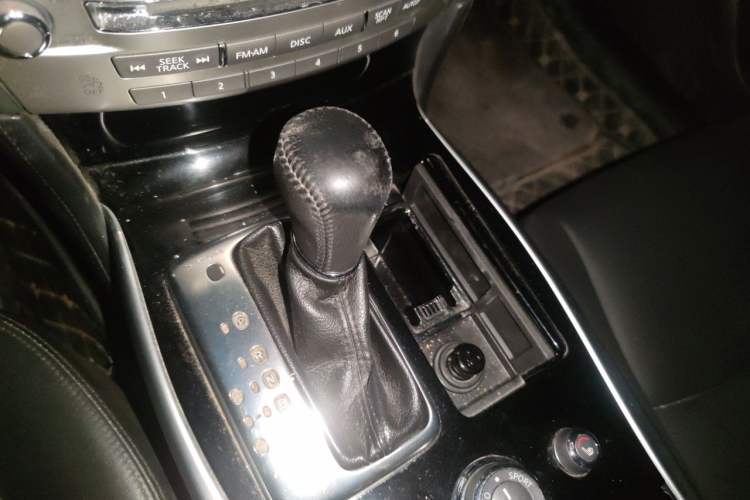 Used Infiniti Q70 2017 Q70L 2.5L Elite Edition Gear Lever