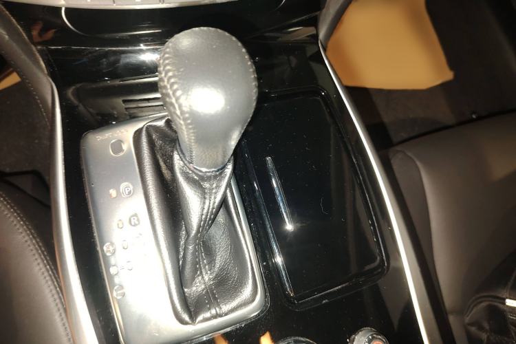 Used Infiniti Q70 2017 Q70L 2.5L Elite Edition Gear Lever