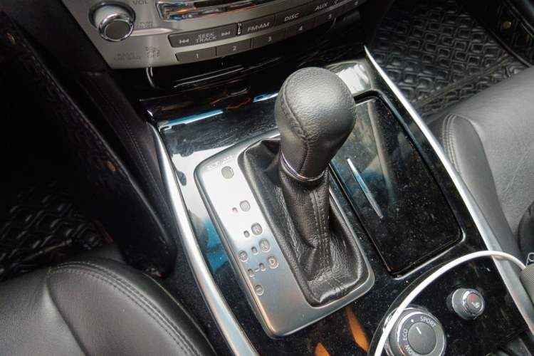 Used Infiniti Q70 2017 Q70L 2.5L Elite Edition Gear Lever