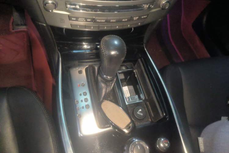 Used Infiniti Q70 2017 Q70L 2.5L Elite Edition Gear Lever