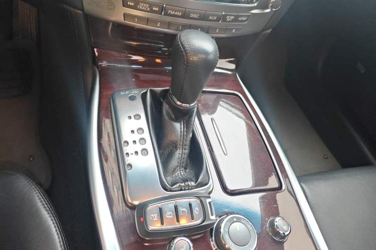 Used Infiniti Q70 2017 Q70L 2.5L Enjoyment Edition Gear Lever