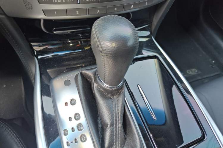 Used Infiniti Q70 2017 Q70L 2.5L Elite Edition Gear Lever