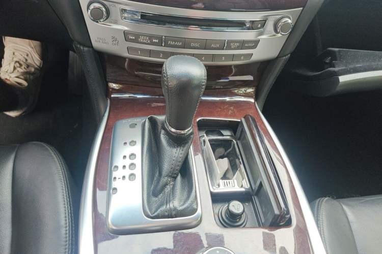 Used Infiniti Q70 2017 Q70L 2.5L Elite Edition Gear Lever