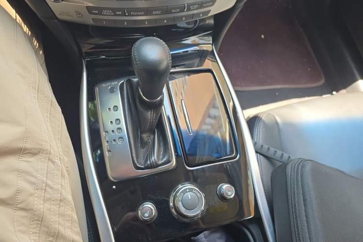Used Infiniti Q70 2017 Q70L 2.5L Elite Edition Gear Lever