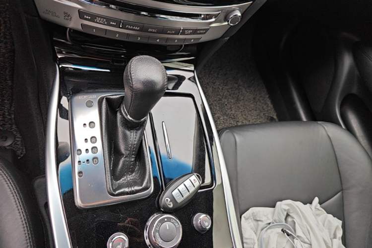 Used Infiniti Q70 2017 Q70L 2.5L Elite Edition Gear Lever