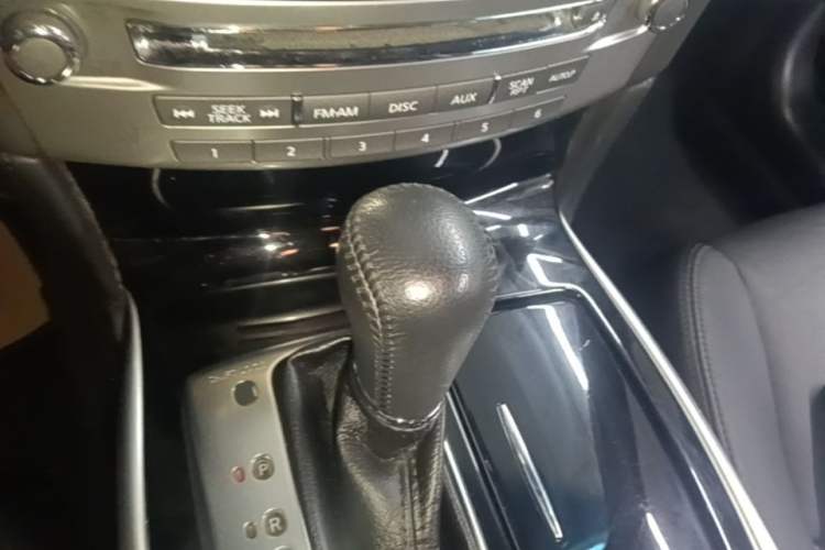 Used Infiniti Q70 2017 Q70L 2.5L Elite Edition Gear Lever