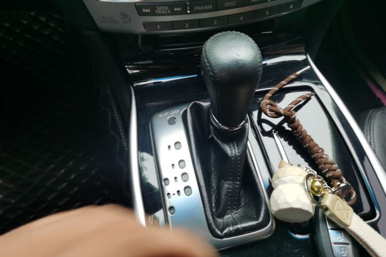 Used Infiniti Q70 2017 Q70L 2.5L Elite Edition Gear Lever