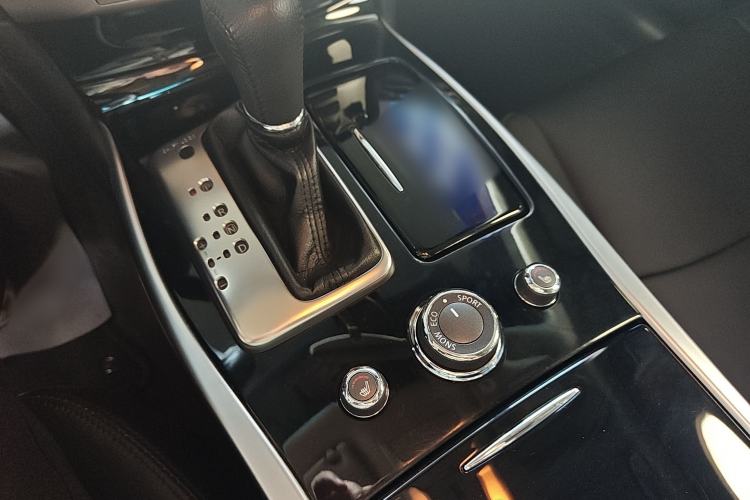 Used Infiniti Q70 2017 Q70L 2.5L Elite Edition Gear Lever