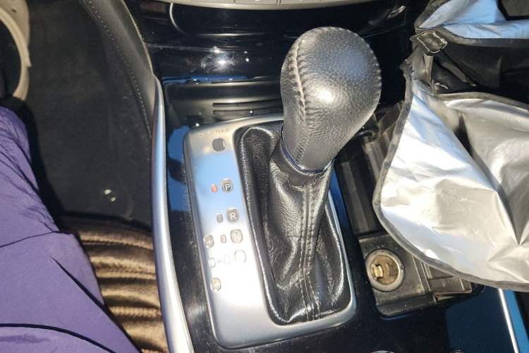 Used Infiniti Q70 2017 Q70L 2.5L Elite Edition Gear Lever