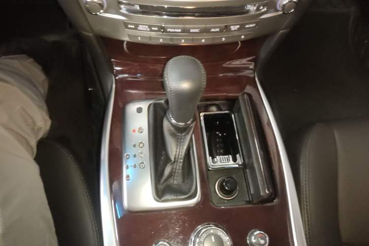 Used Infiniti Q70 2017 Q70L 2.5L Enjoyment Edition Gear Lever