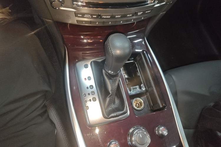 Used Infiniti Q70 2017 Q70L 2.5L Enjoyment Edition Gear Lever