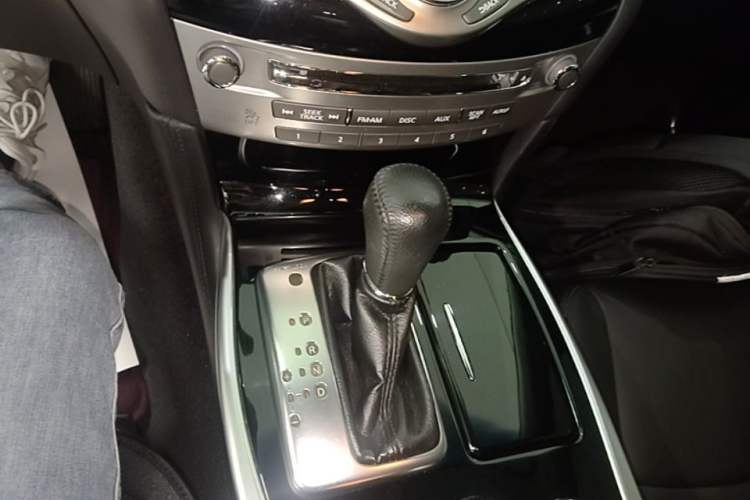 Used Infiniti Q70 2017 Q70L 2.5L Elite Edition Gear Lever