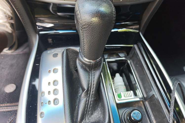 Used Infiniti Q70 2017 Q70L 2.5L Elite Edition Gear Lever
