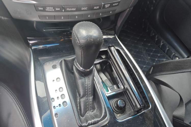 Used Infiniti Q70 2017 Q70L 2.5L Elite Edition Gear Lever
