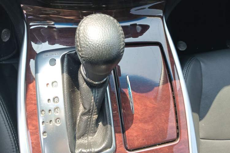 Used Infiniti Q70 2017 Q70L 2.5L Enjoyment Edition Gear Lever