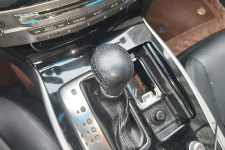Used Infiniti Q70 2017 Q70L 2.5L Elite Edition Gear Lever