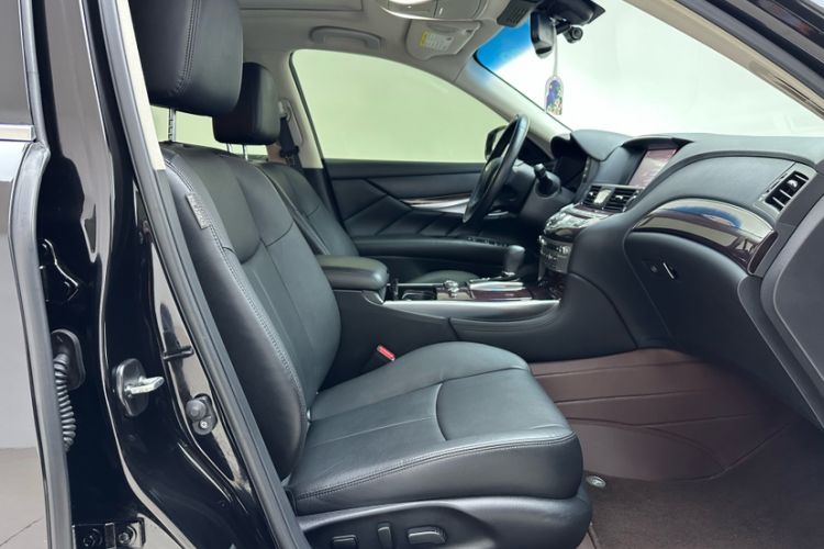 Used Infiniti Q70 2017 Q70L 2.5L Enjoyment Edition Interior 1