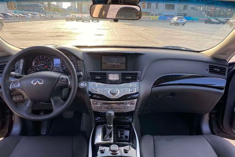 Used Infiniti Q70 2017 Q70L 2.5L Elite Edition Interior 1