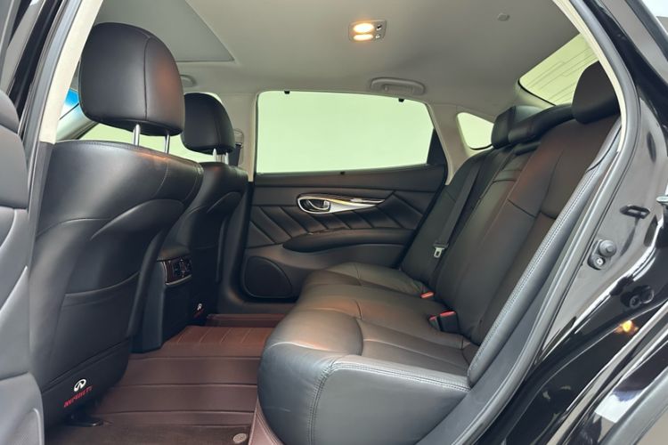 Used Infiniti Q70 2017 Q70L 2.5L Enjoyment Edition Interior 2