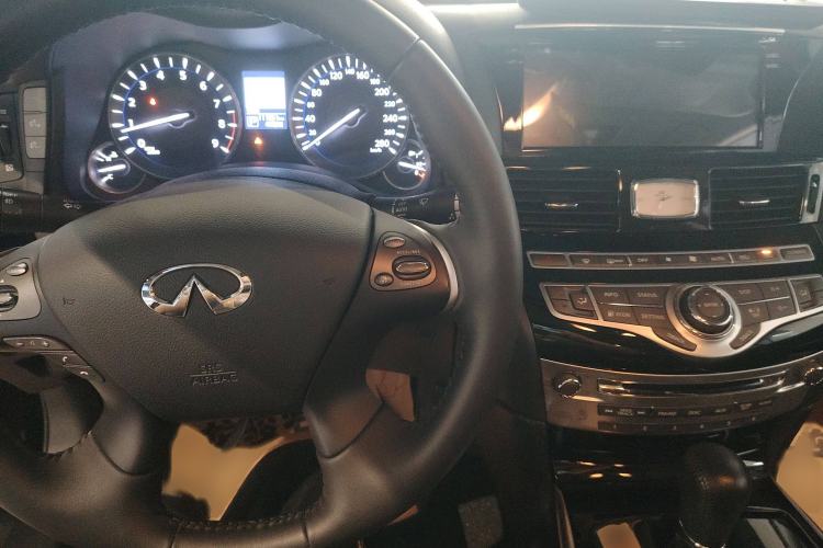 Used Infiniti Q70 2017 Q70L 2.5L Elite Edition Interior 2