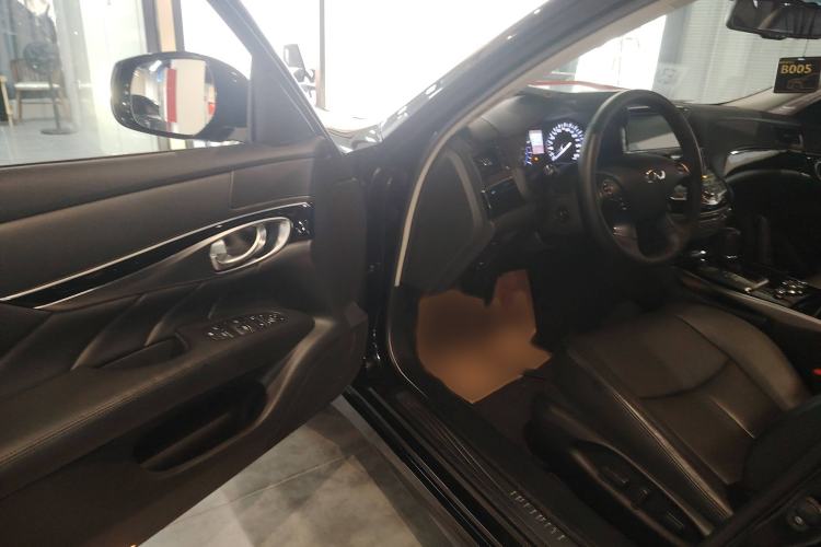 Used Infiniti Q70 2017 Q70L 2.5L Elite Edition Interior 3