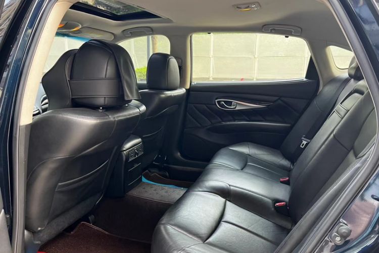 Used Infiniti Q70 2017 Q70L 2.5L Elite Edition Interior 3