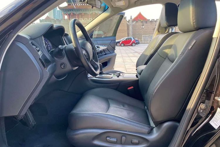 Used Infiniti Q70 2017 Q70L 2.5L Elite Edition Interior 3